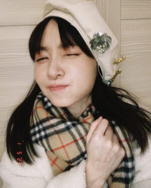Cincin Jao Instagram - 今日任務完成，要來吃飽睡好了
圍著暖暖小物出門🧣

어제 많은 한국 친구들이 저를 찾아왔습니다! 정말 행복😉