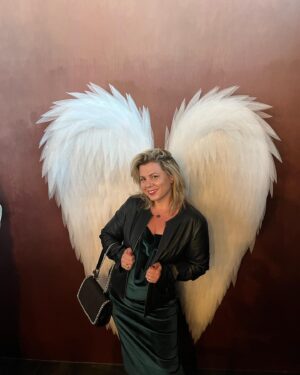 Cindy Lopes Instagram - @ozanges.lounge