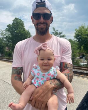 Cindy Sampson Instagram - Things that happened:
Baby girl turned 6 months old!! 😭💕
Marriage to husband turned 6 years old 👏