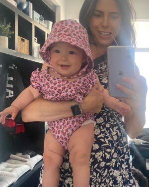 Cindy Sampson Instagram - Things that happened:
Baby girl turned 6 months old!! 😭💕
Marriage to husband turned 6 years old 👏