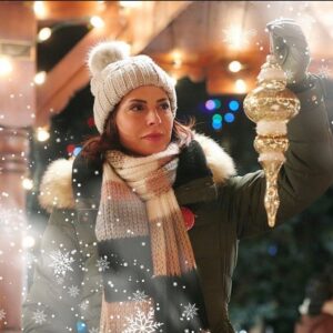 Cindy Sampson Instagram - A Christmas Break premieres tonight on @lifetimetv only in the 🇺🇸 
You can catch it in Canada Dec25th at 7pm on @city_tv 
We had THE BEST TIME filming this lil holiday gem! Sending out good holiday vibes to everyone ❤️❄️⛄️
What a great cast/crew! Thanks @reeloneentertainment 😘
And the best slo-mo entrance by @samanthahelt 🤩🤩