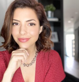 Cindy Sampson Instagram - 🚿   💄  👍 💡 = 📸