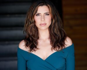 Cindy Sampson Instagram - ✨NEW SHOTS ✨ 
📸 by the wizard @timleyes 
Hair/MU @carolinelaxton