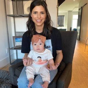 Cindy Sampson Instagram - Shout out to all you tired humans raising humans!! Sending love to anyone who finds today difficult ❤️
I’m just gonna spend the entire day weeping with gratitude 😭🥰
#1stmothersday #littlechunk