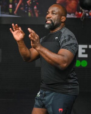 Ciryl Gane Instagram - Dernières répétitions avec l'équipe 🤼‍♂️