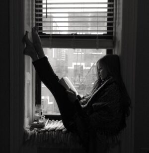 Claire Friesen Instagram - One of my favorite places to read. What should I read next? Comment below any book/play recommendations please 🙏🏻
Also, if you look close you can see it snowing outside 😊