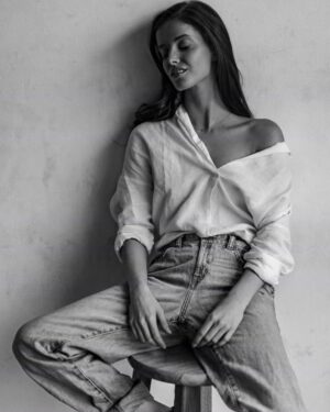 Claire Friesen Instagram - “How you love yourself is how you teach others to love you.” —Rupi Kaur
Photo by @tonyellisnyc