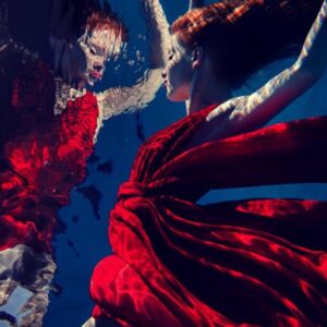 Claire Friesen Instagram - “The state of your life is simply a reflection of your state of mind.” –Wayne Dyer
Photo by Simon Knuebühl
#underwater 🧜🏻‍♀️🧜🏻‍♀️🧜🏻‍♀️