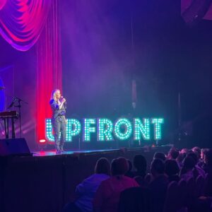 Claire Hooper Instagram - Thanks to @melbcomedyfestival’s Upfront for having me. 
Thanks to @thenikkibritton for capturing this graceful transition into physical comedy.