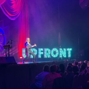 Claire Hooper Instagram - Thanks to @melbcomedyfestival’s Upfront for having me. 
Thanks to @thenikkibritton for capturing this graceful transition into physical comedy.