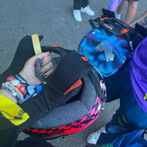 Clara Doxal Instagram - C’était mon premier GP! En bonne compagnie pour soutenir @bagherajones et @hortyunderscore merci encore pour l’invitation! Bravo à toute la team c’était exceptionnel! Big up @maxlecerf et merci @luula_b pour les photo 📸
