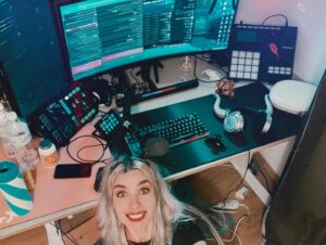 Clara Doxal Instagram - The streamer/the set up/the cable management/…