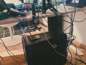 Clara Doxal Instagram - The streamer/the set up/the cable management/…
