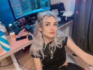 Clara Doxal Instagram - The streamer/the set up/the cable management/…