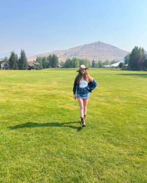 Clare Foley Instagram - Celebrating western style 🤠