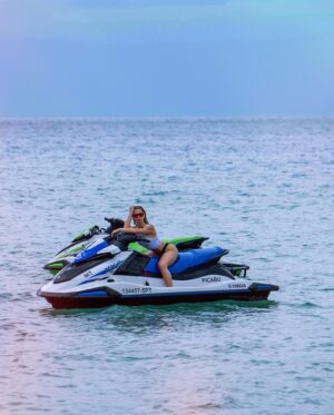 Cláudia Abrantes Instagram - Em 3 dias passei de 25° para 6° 🥵🥶
🇵🇹 —> 🇧🇷

#photoshoot #portosanto #praia #verão #summer #summervibes #motadeagua #jetski #instaphoto #hotdays #fyp #model