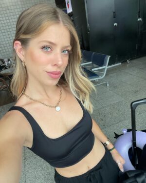 Cláudia Abrantes Instagram - 🇧🇷🛩️👩‍❤️‍💋‍👨
