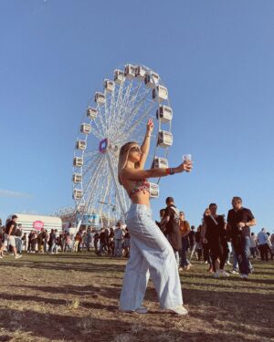 Cláudia Abrantes Instagram - O primeiro dia de Rock In Rio foi uma verdadeira surpresa. ❤️‍🔥🎸🎶

#rockinrio #rockinriolisboa #festival #music #rock #pepsi #actress #influencer #collab #fyp #instaphoto #rodagigante #20rockinrio