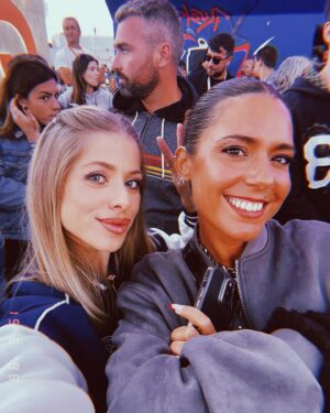 Cláudia Abrantes Instagram - O primeiro dia de Rock In Rio foi uma verdadeira surpresa. ❤️‍🔥🎸🎶

#rockinrio #rockinriolisboa #festival #music #rock #pepsi #actress #influencer #collab #fyp #instaphoto #rodagigante #20rockinrio