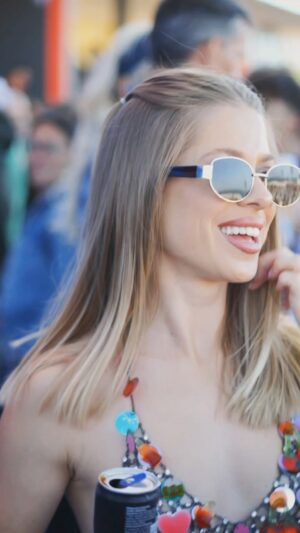 Cláudia Abrantes Instagram - Pessoal, finalmente vi, vivi e senti o Rock in Rio de perto. E quem é que me proporcionou a melhor vista e diversão desta 20° edição de RIR? A Pepsiiiii!! Foi incrível. Obrigada @pepsi_portugal 🔥🎸🎶

@rockinriolisboa 
@in.byduzentos 

#rockinrio #pepsi #pub #actress #lisbon #festival #music #🔥