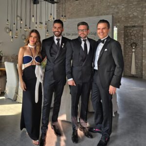 Claudia Álvarez Instagram - En la boda de mi mejor amigo @carlosquintanillas y @carlosadyan con las personas mas importantes #MiGeneracion #LosAmoChicos #LosCarlos