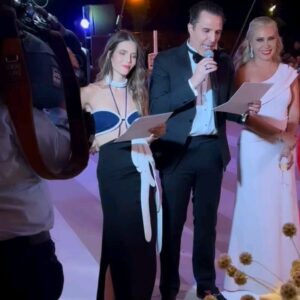 Claudia Álvarez Instagram - En la boda de mi mejor amigo @carlosquintanillas y @carlosadyan con las personas mas importantes #MiGeneracion #LosAmoChicos #LosCarlos