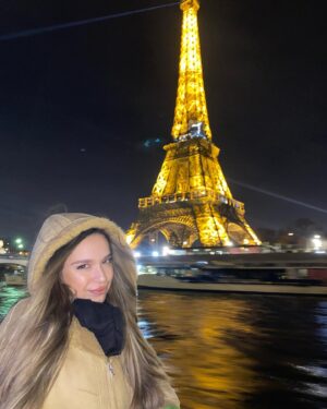 Claudia Iglesias Pérez Instagram - Paris Vol I 🫶🏻
Edurne : ese es Napoleón ( cualquier figura histórica que veíamos )
Claudia : eso es un ayuntamiento ( cualquier edifico )