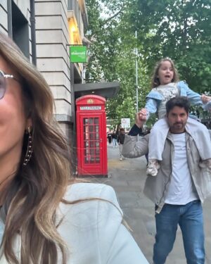 Claudia Leitte Instagram - As histórias de pessoas ordinárias, que decidiram viver o propósito, fazem com que os lugares pareçam extraordinários! 
“Onde está o seu tesouro, ali está seu coração!”