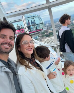 Claudia Leitte Instagram - As histórias de pessoas ordinárias, que decidiram viver o propósito, fazem com que os lugares pareçam extraordinários! 
“Onde está o seu tesouro, ali está seu coração!”