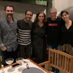 Claudia Souto Instagram - No dia do Teatro, a mais recente incursão no templo/berço/escola que me formou e alimenta a vida e a alma: o palco. Lugar onde desde muito jovem atuei, dirigi, iluminei, escrevi. @miseryapeca , que jornada maravilhosa !! Quem está em São Paulo, corra, pois são as últimas apresentações, últimas oportunidades de ver @mellisboa @marcelloairoldi e @alexandregalindo1  esbanjando talento e entrosamento em cena! Tradução e adaptação de @wbendelack e @csoutoh . Produção @wb_producoes @wbtelles @bruna_dornellas . Direção Eric Lenate. Desses encontros de honrar e agradecer a Dionísio. Viva o Teatro! Evoé! 🎭