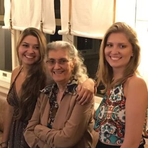 Claudia Souto Instagram - Todo meu amor pra você, mãezinha, no dia do seu aniversário dessa vida linda que você viveu. Estamos bem aqui. Saudades demais. Siga bem aí. Te amo. ✨