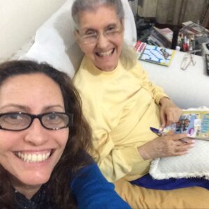 Claudia Souto Instagram - Todo meu amor pra você, mãezinha, no dia do seu aniversário dessa vida linda que você viveu. Estamos bem aqui. Saudades demais. Siga bem aí. Te amo. ✨