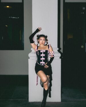 Claudia Tan Instagram - 🎀 on 🎀 because I’m my own gentleman 

Thanks for the custom fit @anne.lmm @annieslittlefactory 🥹

Hair: @mmnca 
📷: @sleepyvisuals_