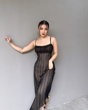 Claudia Tan Instagram - Channeling Bridgeton 💋 
•
•
•
@harpersbazaarmy #BAZAARWOTY23 @samsungmalaysia #JoinTheFlipSide
@marciano #Marciano @mangalaestatebr #MangalaEstateBR
