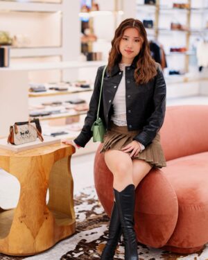 Claudia Tan Instagram - I HAVE A PASSION FOR FASHION 😎

Thanks @coachmalaysia for inviting me to the grand opening of the Coach store at @theexchangetrx ❤️