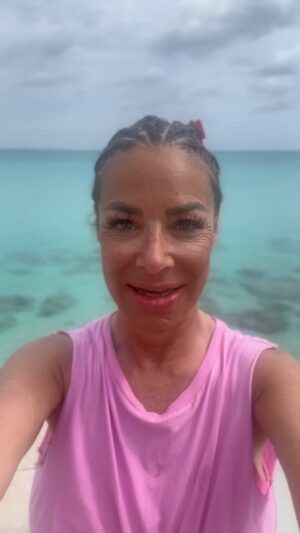 Claudia Wells Instagram - Hello from gorgeous Nassau!! I’ll show you my stunning neighbor I made great friends with in next video!!! #claudiawells #bttf #nassau #happiness