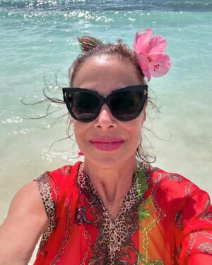 Claudia Wells Instagram - Heaven on earth…happy Monday!! #claudiawells #bttf #happymonday #beach #love #joy #rnr