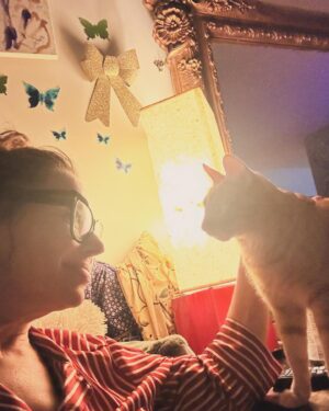 Claudia Wells Instagram - Happily home with my other babies & to my store today to bring out the more gorgeous in people! ❤️❤️❤️
*
*
#goldie #oreo #claudiawells #babies #home #catsofinstagram #kittiesofinstagram #love #gratitude #grateful