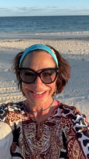 Claudia Wells Instagram - Happy Resurrection Sunday everybody!!! Love you & God bless you! #ClaudiaWells #resurrectionsunday #happyeaster