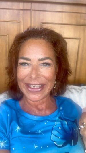 Claudia Wells Instagram - Ok tell me the truth…have you or haven’t you done it???
#bttf #claudiawells #jenniferparker #backtothefuture