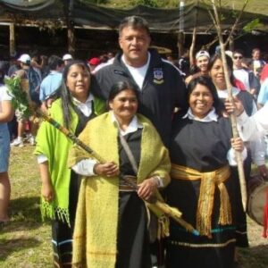Claudio Borghi Instagram - Un recuerdo de cuando con el plantel de Colo Colo visitamos a la comunidad Mapuche Choroy Traiguen en San Juan de la Costa. Les deseo todo el éxito esta semana en la reapertura de las actividades que sustentan a esta comunidad!
