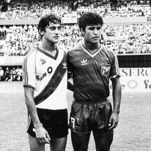 Claudio Borghi Instagram - Siempre es agradable compartir momentos con el gran Enzo Francescoli. En mis historias está el link donde pueden ver la entrevista completa en “Historias de Cracks”.