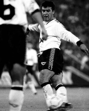 Claudio Borghi Instagram - Feliz Aniversario a la mejor escuela que tuve, siendo jugador, ayudante técnico, trabajando en la escuela de fútbol y dirigiendo inferiores hasta llegar al primer equipo. Felices 97 años @colocolooficial