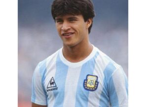 Claudio Borghi Instagram - Ya son 35 años desde que levantamos la Copa del Mundo en México 86’⚽️🏆 un hecho que con 21 años cambió mi vida para siempre!