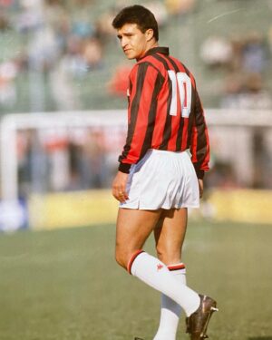 Claudio Borghi Instagram - @acmilan ⚽️