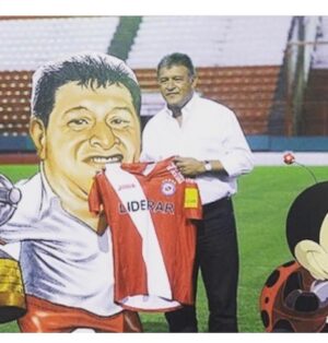 Claudio Borghi Instagram - Felices 117 años a la institución que me dio la mejor oportunidad, amigos para toda la vida y hasta una tribuna con mi nombre! Que grande que es el “semillero del mundo”! 🐞 @aaajoficial