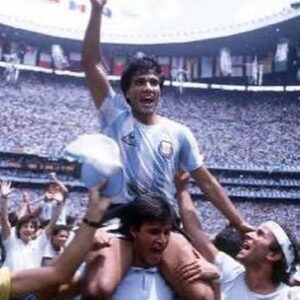 Claudio Borghi Instagram - Hoy se cumplen 38 años como Campeones del Mundo en México 86’ ⚽️🏆🌎 !!!