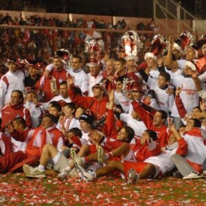 Claudio Borghi Instagram - No hay nada como poder salir campeón como jugador y como técnico en el mismo Club! 11 años del Campeonato con Argentinos Juniors! Gracias a los que siempre estuvieron y siempre can a estar con el 🐞 @aaajoficial