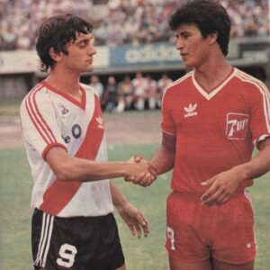 Claudio Borghi Instagram - Siempre es agradable compartir momentos con el gran Enzo Francescoli. En mis historias está el link donde pueden ver la entrevista completa en “Historias de Cracks”.