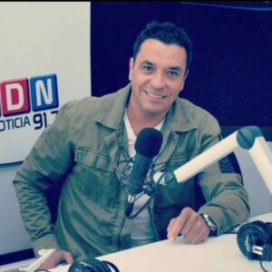 Claudio Palma Instagram - Yo fui auditor más que televidente desde muy pequeño. Crecí escuchando Emisoras AM. 
Tenía mi radio transistor, y agarraba señales de radios mendocinas , siempre atrapado por las voces. 
Quiero aprovechar de saludar a todos lo que día a día trabajan en este maravilloso mundo.
#diadeltrabajadorradial #radio #felizdia 🎙
